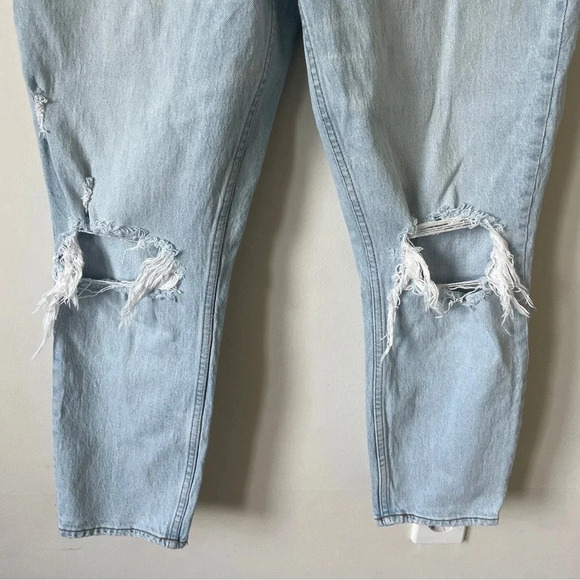 Abercrombie & Fitch High Rise The Skinny Light Wash Distressed Size 8 - Picture 3 of 7